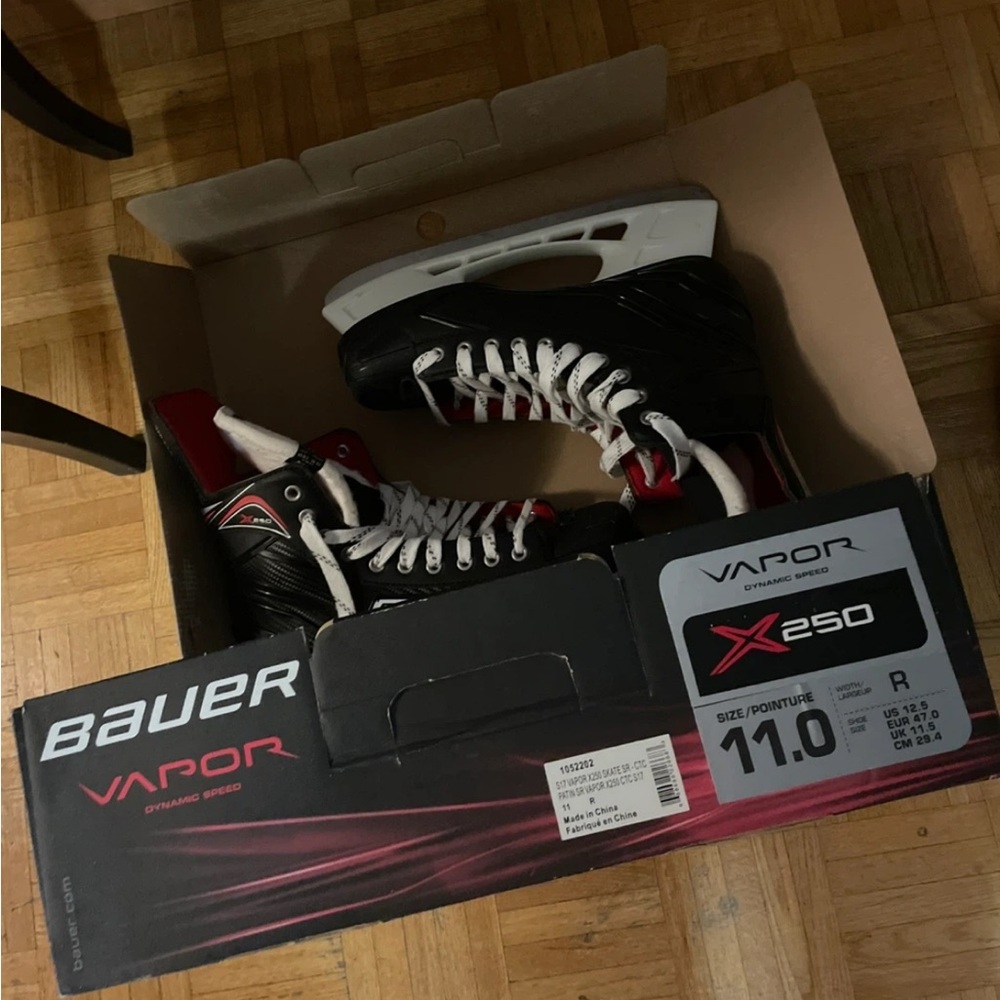 Bauer Vapor X250 Black and Red Skates